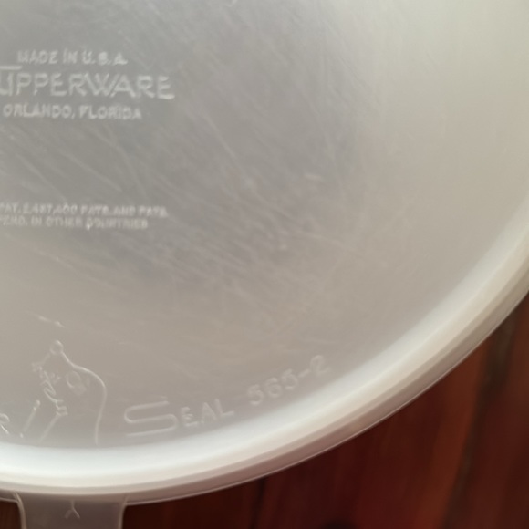Vintage Tupperware 5 Quart 565-2 - Picture 3 of 3